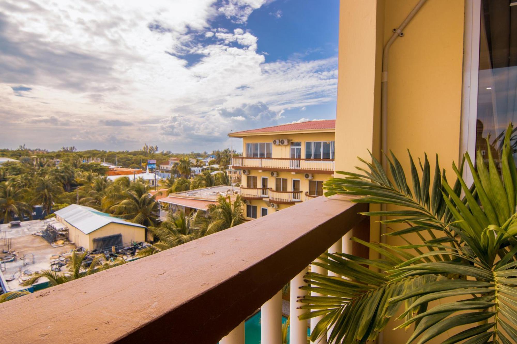 Tropical Palace Hotel San Pedro  Eksteriør billede